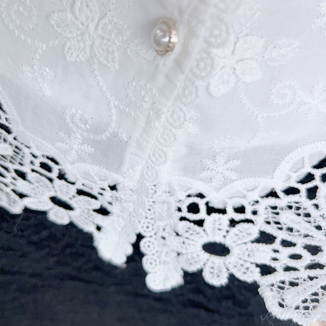 Damebluse med høj kvalitet broderi og delikat blonderkante Stilla