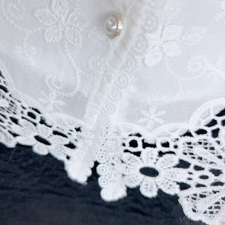 Damebluse med høj kvalitet broderi og delikat blonderkante Stilla