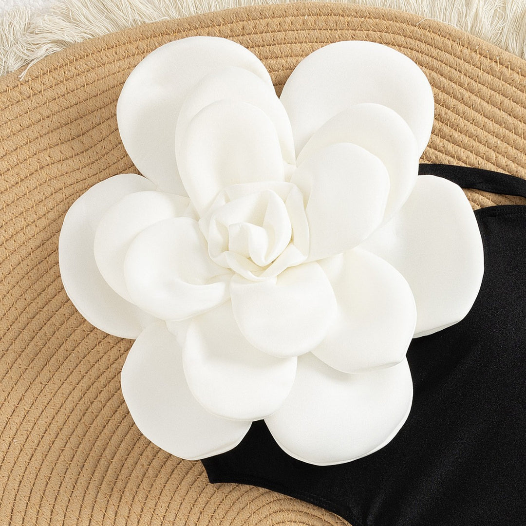 Dame heldragt badedragt med asymmetrisk design og floral accent Stilla