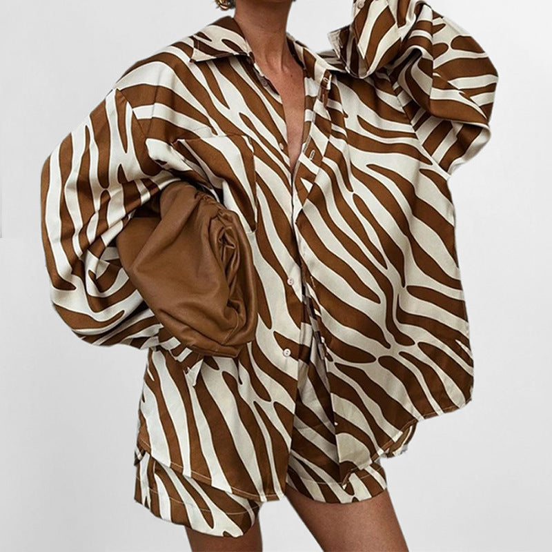 Kvinders oversized skjorte med zebrastriber og korte ærmer Stilla