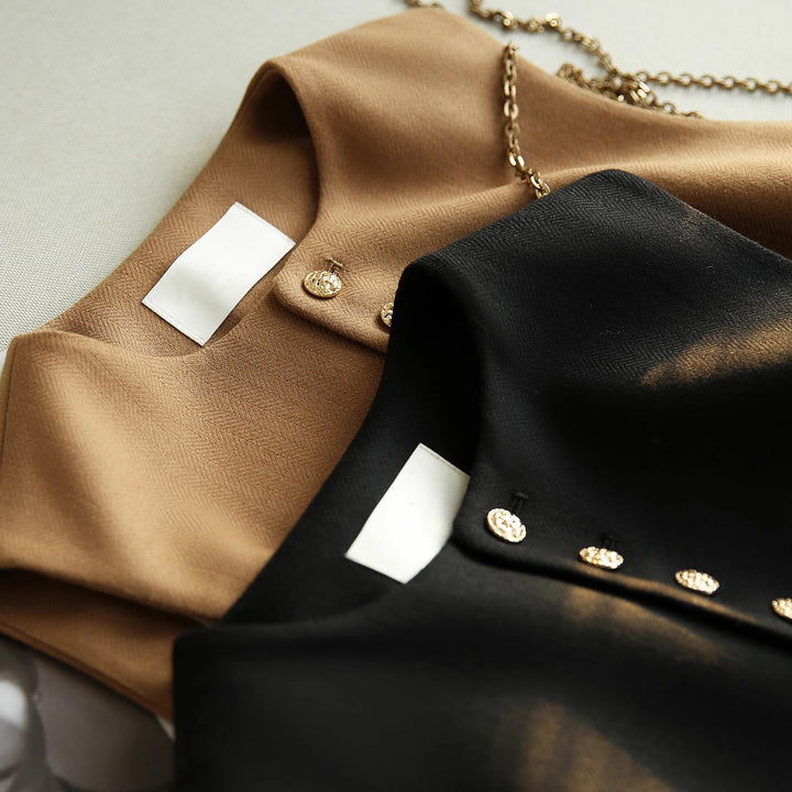 Dame elegant ærmeløs bluse med struktureret design og knapdetaljer Stilla