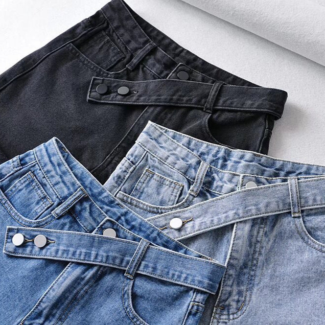 Damer Højtaljede Denim-Shorts med bredt bælte og moderigtige frynsede kant Stilla