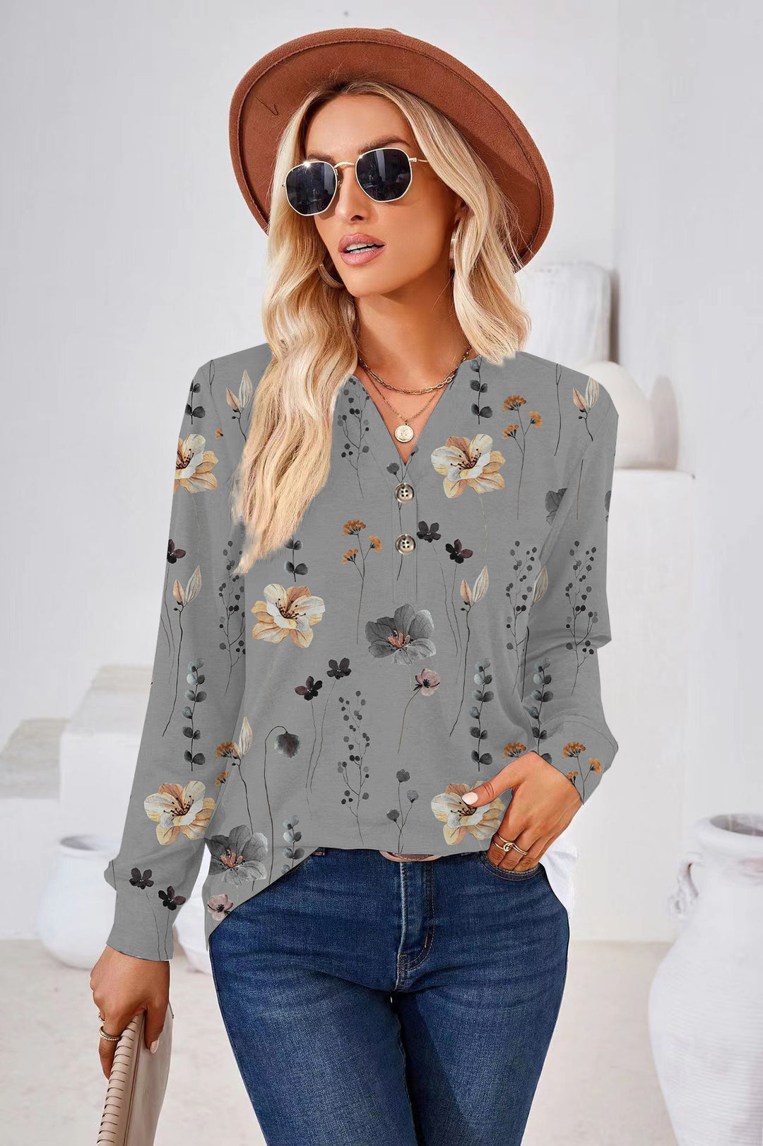 Damebluse med blomsterprint og knapdetaljer Stilla
