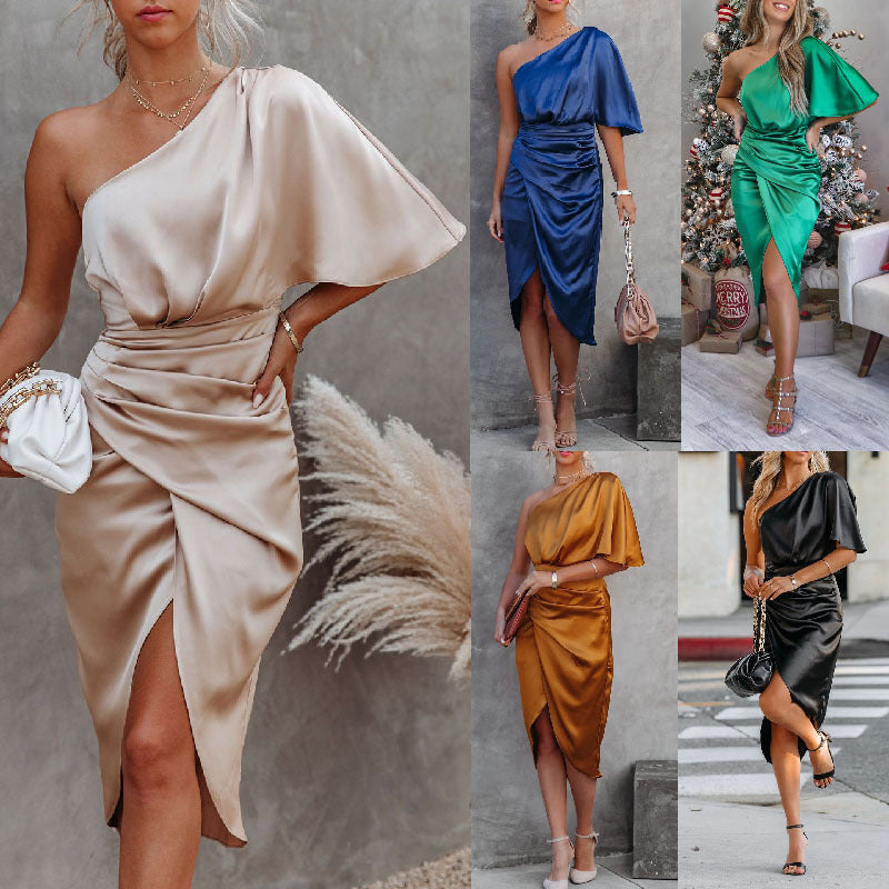 Dame satin aftenkjole med asymmetrisk design og raffinerede flæser Skovae