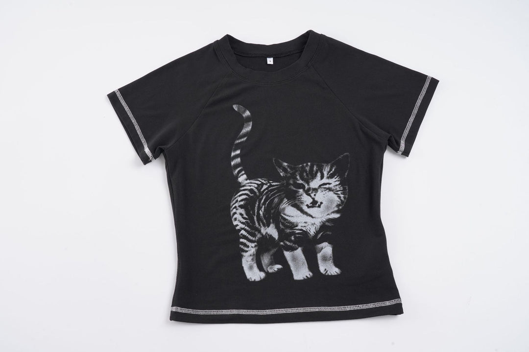 Dame T-shirt med kreativt kattemotiv og sportslig snit Skovae