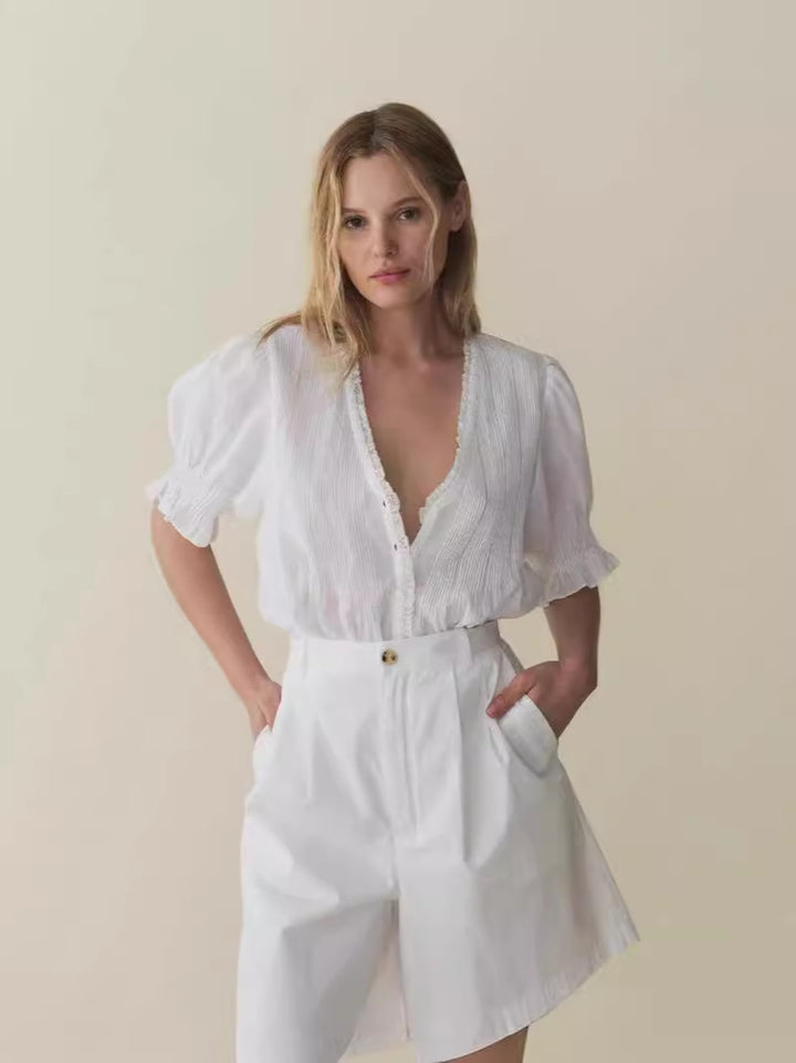 Damebluse med flæseærmer og elegant broderi Stilla