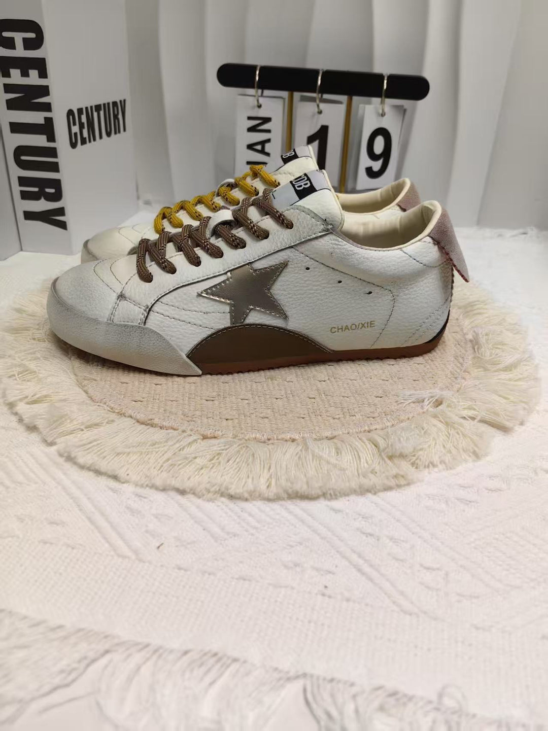 Dame Sneakers med modiske applikationer og behagelig sål Stilla