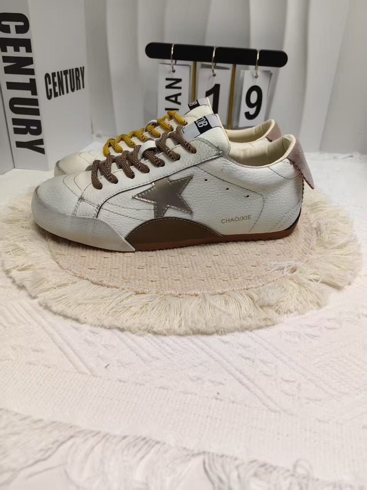Dame Sneakers med modiske applikationer og behagelig sål Stilla