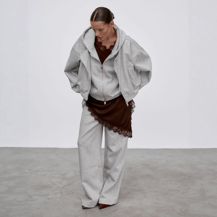 Damernes oversized hoodiejakke med generøse lommer og stilfuldt design Stilla