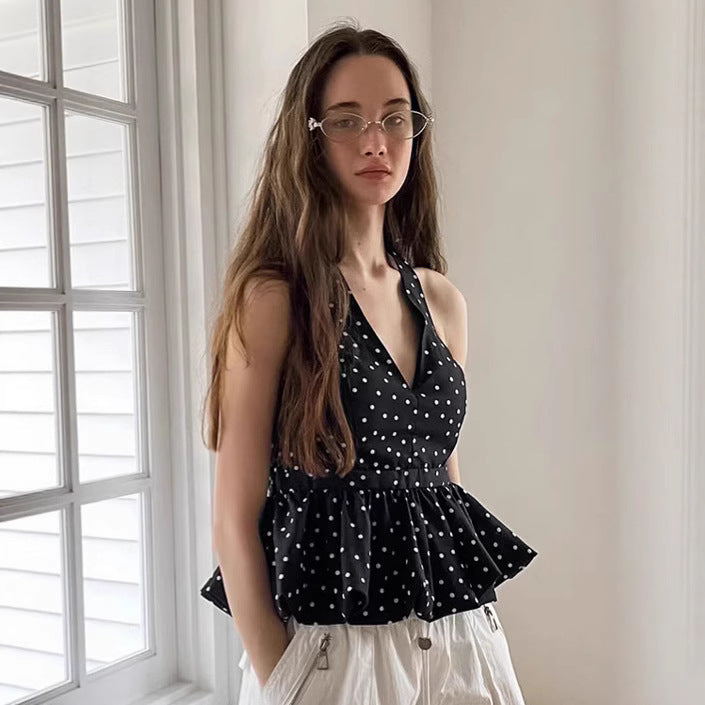 Dame ruffle top med dyb V-udskæring og punktielt design Stilla