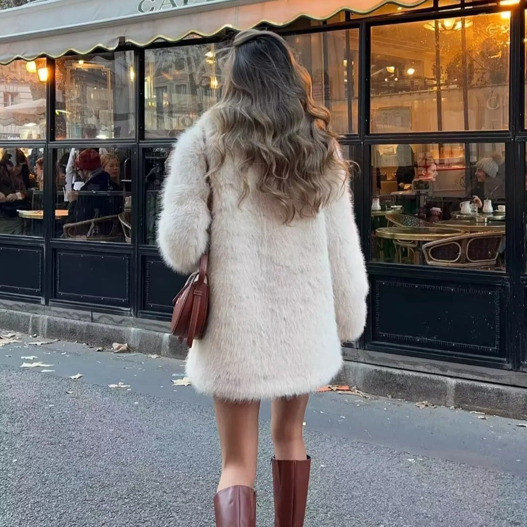 Dame plysjakke med elegante revers og praktiske lommer Stilla
