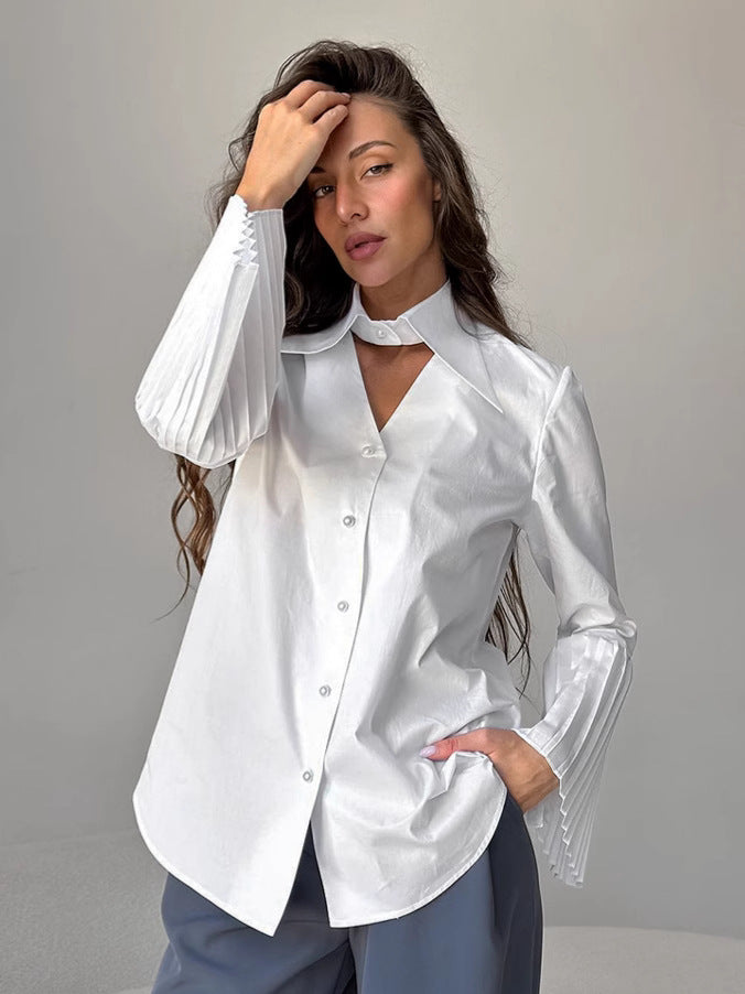 Dame skjorte med elegante plisseringer og moderne ståkrave Stilla