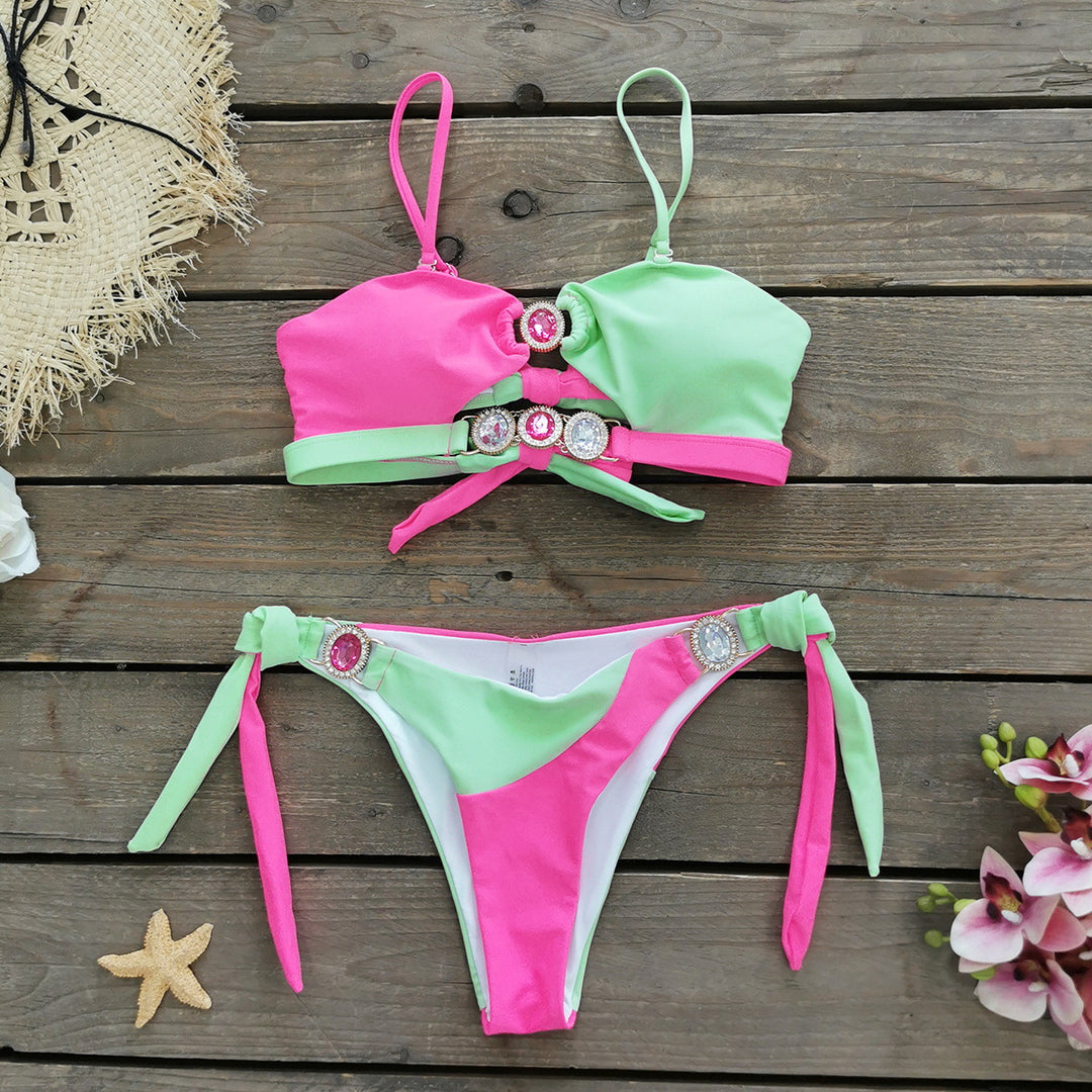 Dame bikini-sæt med dekorative smykke accenter og moderigtigt design Stilla