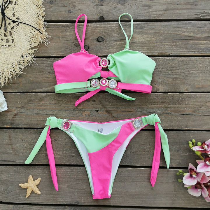 Dame bikini-sæt med dekorative smykke accenter og moderigtigt design Stilla