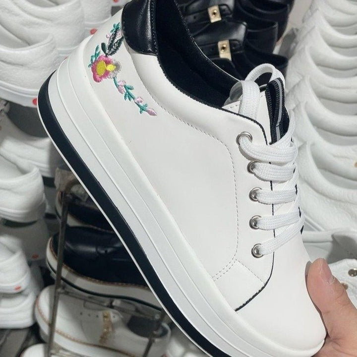 Dame Plateau-Sneakers med floral applikationsdesign og skridsikker sål Stilla