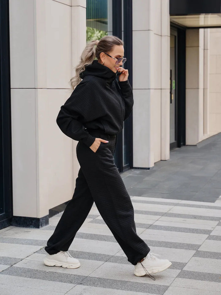 Kvindernes komfortable hættebluser med bred jumpsuit Skovae