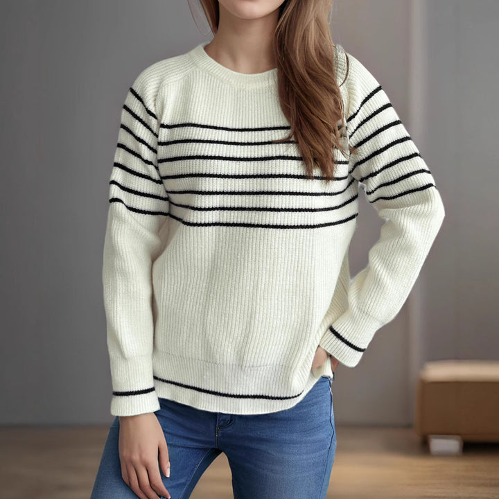 Kvindernes afslappede sweater med maritim stribemønster og blødt stof Stilla