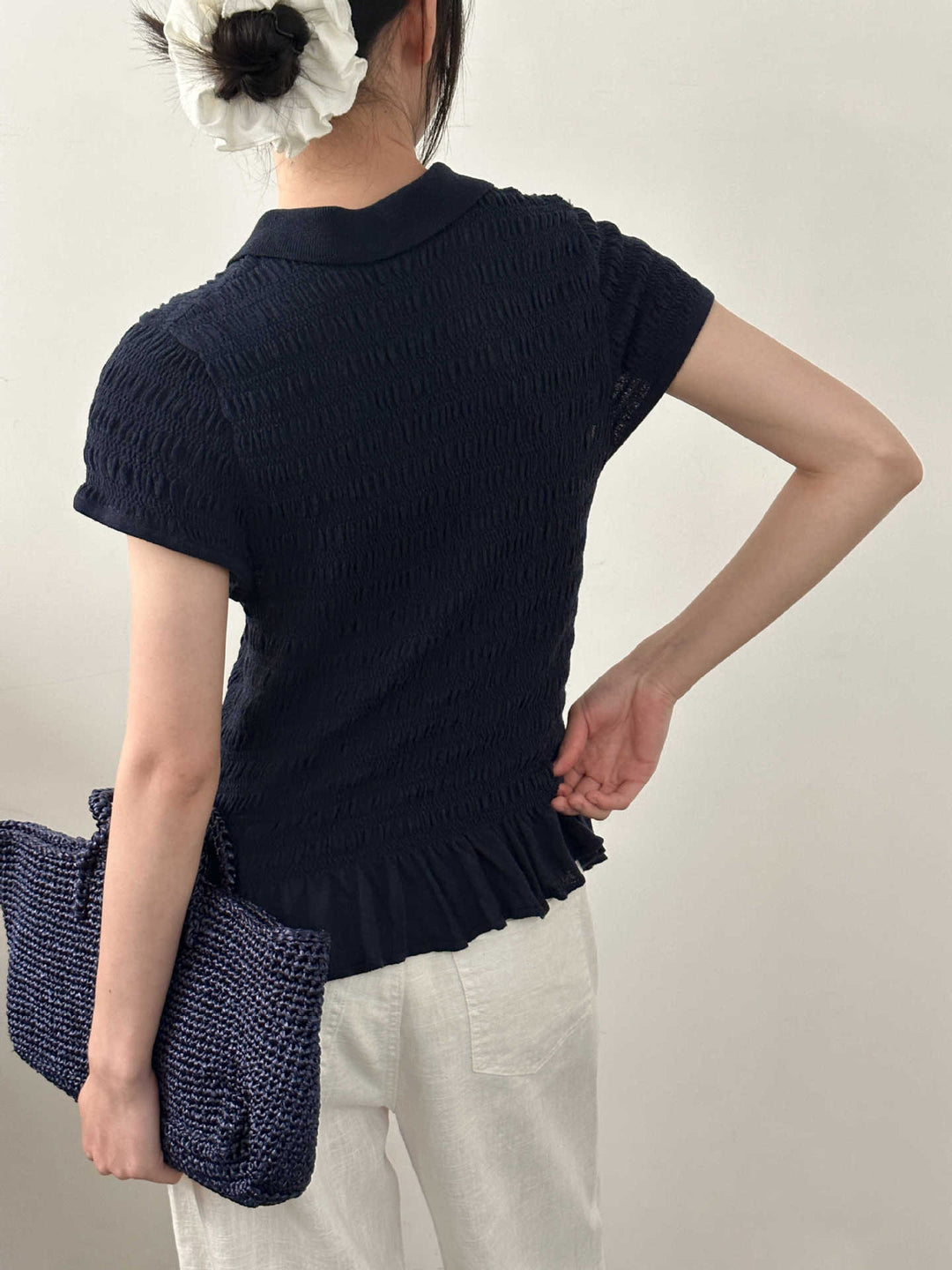 Dame polo shirt med flæse kant og struktureret design Stilla