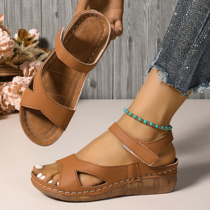 Dame komfortable Wedge-sandaler med lukkede remme og fleksibel sål Stilla