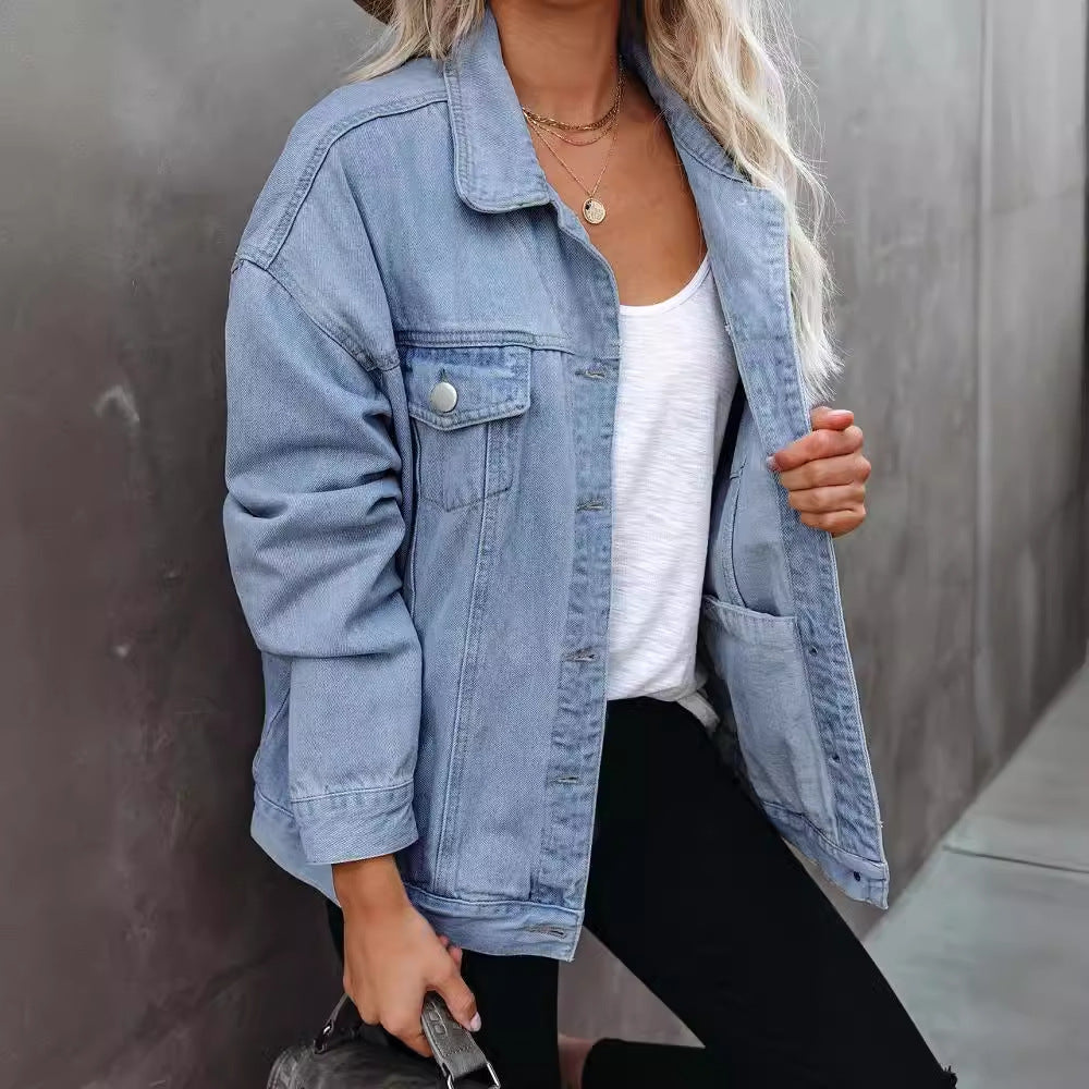 Kvinders afslappede denimjakke i oversized pasform med brystlommer Stilla