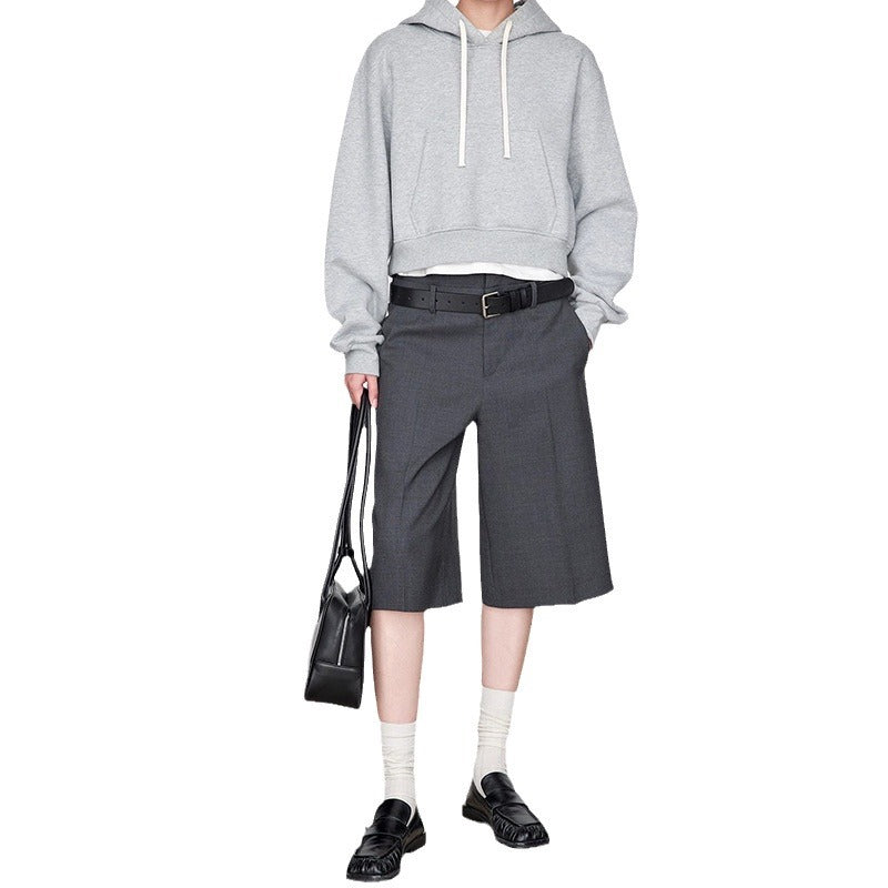 Dame sportlig blousonjakke med moderne snit og dertil passende kort shorts i elegant look Stilla