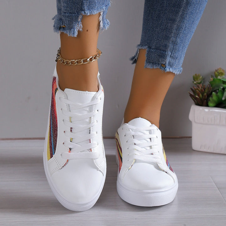Dame Sporty Sneakers med farverige striber og trendy design Stilla
