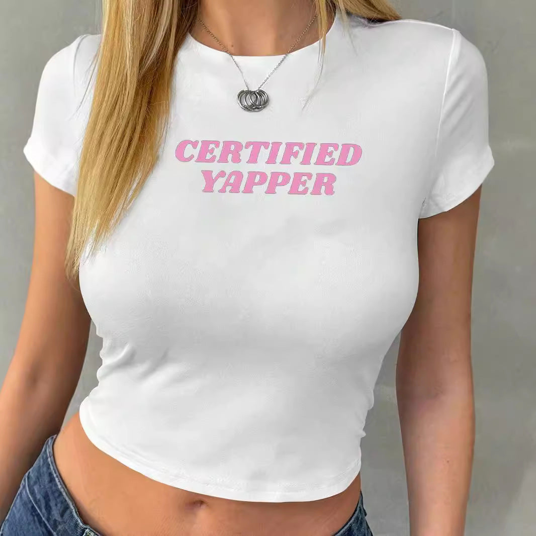 Dame crop top med blomstret grafisk print og tætsiddende pasform Skovae