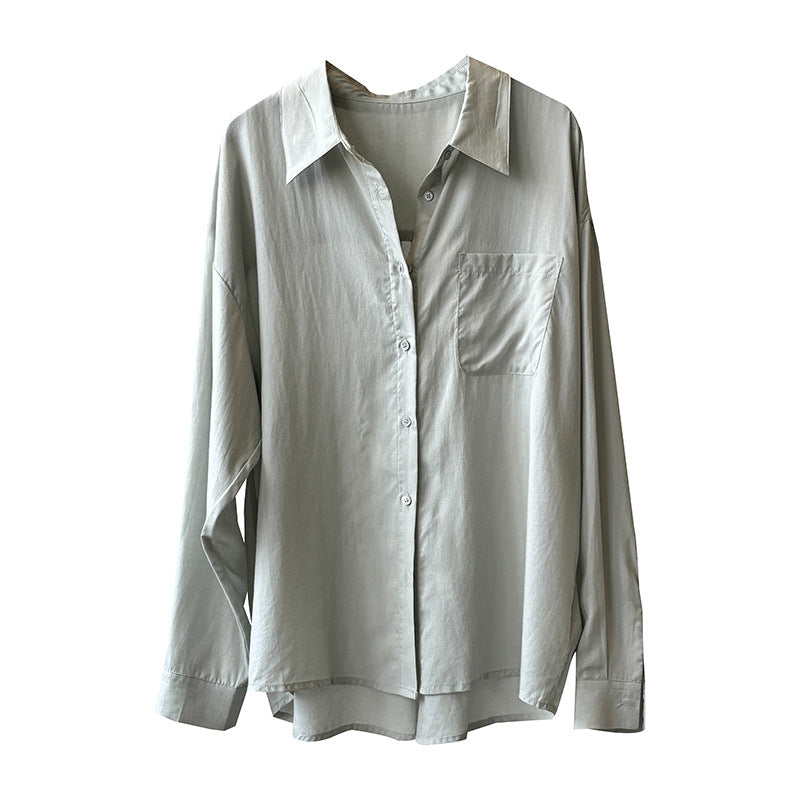 Dame elegant og luftig bluse med praktiske brystlommer og subtile ruffle detaljer Stilla