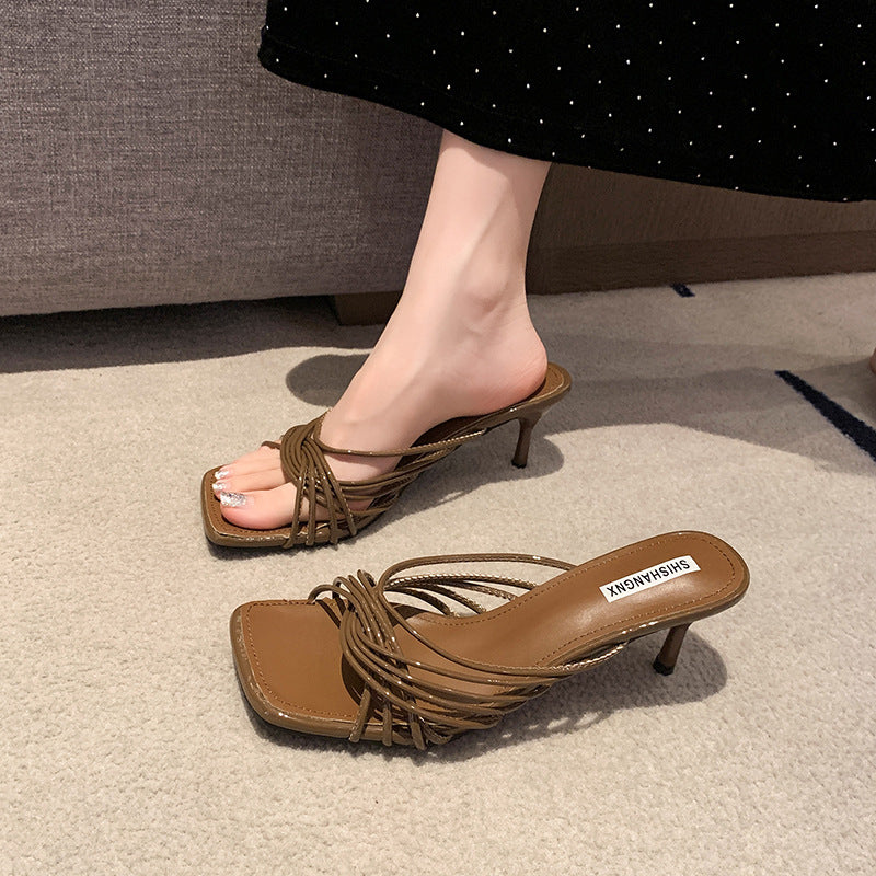 Dame Riemchen Open-Toe Hæl Mules med elegante gyldne accenter Stilla