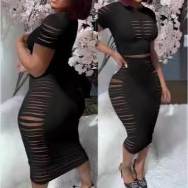 Dame figurtilpasset Midi-Kjole med raffinerede Cut-Outs og trendy stribedesign Stilla