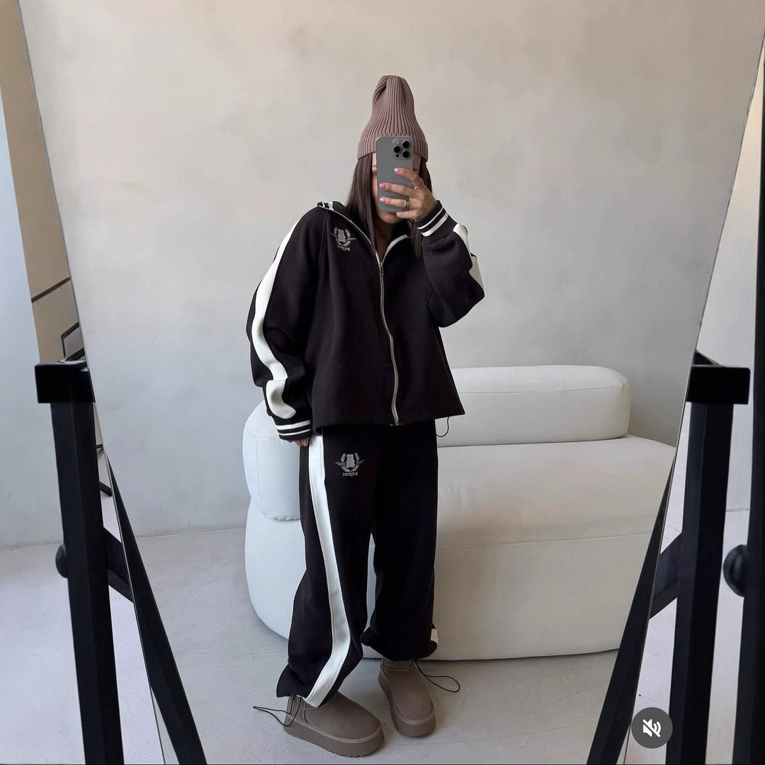 Kvindernes sporty loungewear sæt med højkrave og komfortable bukser Stilla