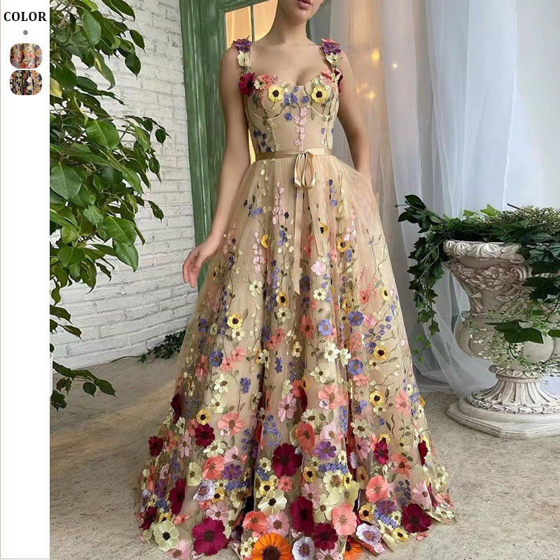 Dame Prunkfuldt Aftenkjole med blomsterdesign og transparent tylstof Stilla