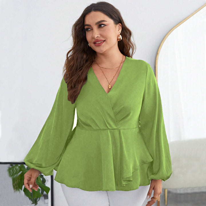 Damer elegant indpakningsbluse med ruffle detaljer og V-halsudskæring Stilla