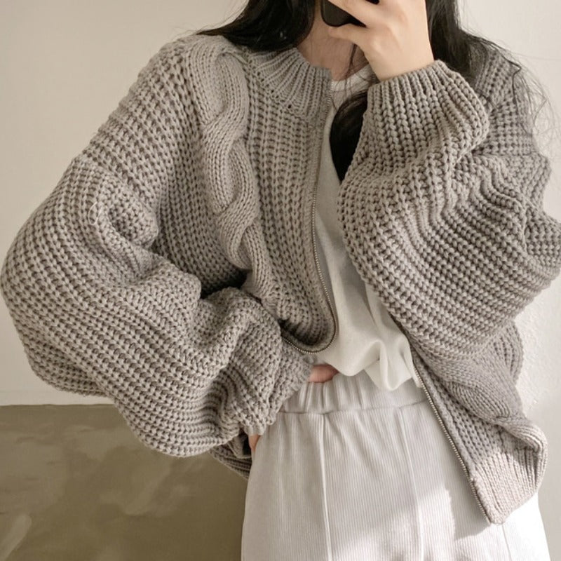 Kvindernes hyggelige cardigan med voluminøse ærmer og moderne design Stilla
