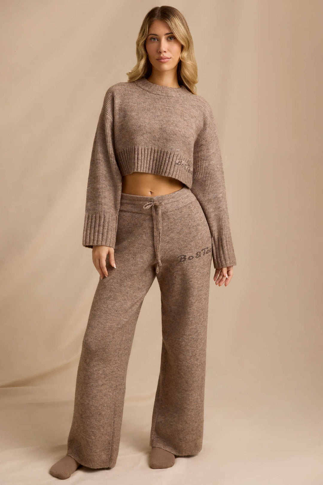 Damer komfortabel strik sæt med cropped sweater og brede bukser Skovae