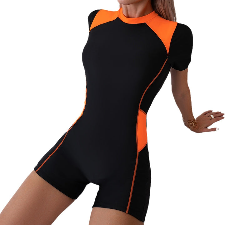 Dame badedragt med kort arm og sporty snit Stilla