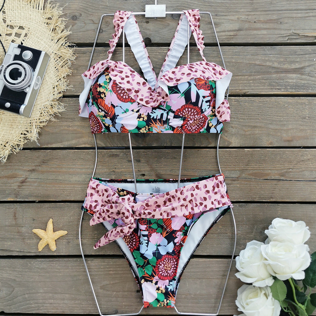 Dame bikini-sæt med livligt flæse-design og elegant knude Stilla