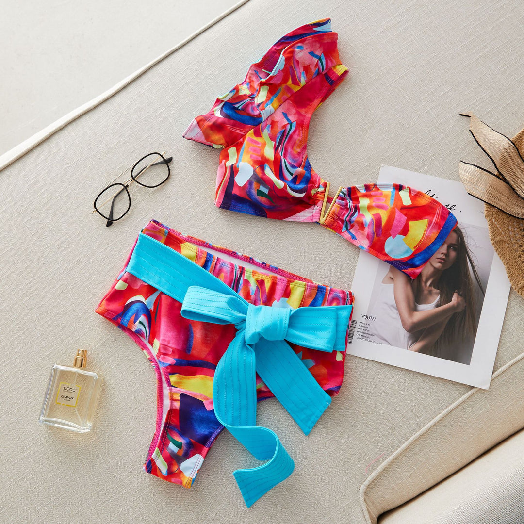 Dame bikini-sæt med elegant flæsekant og kontrasterende bånd Stilla