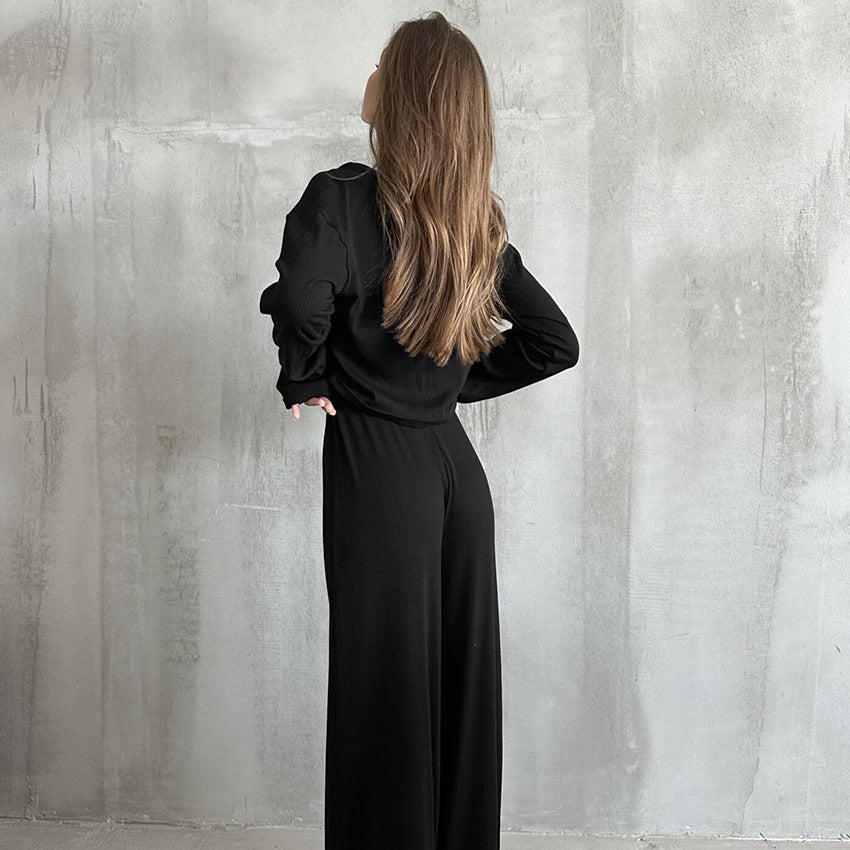 Dame afslappet Lounge-sæt med cropped bluse og bredt skårne bukser Stilla