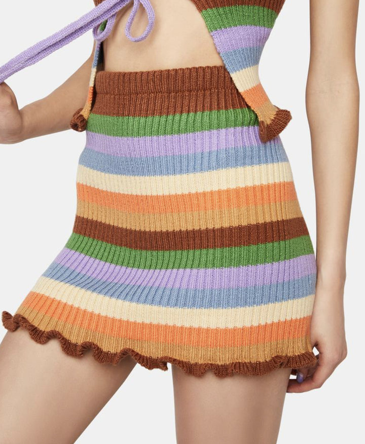 Dame figursyet Crop-Top med stilfulde striber og flæsedetaljer Skovae