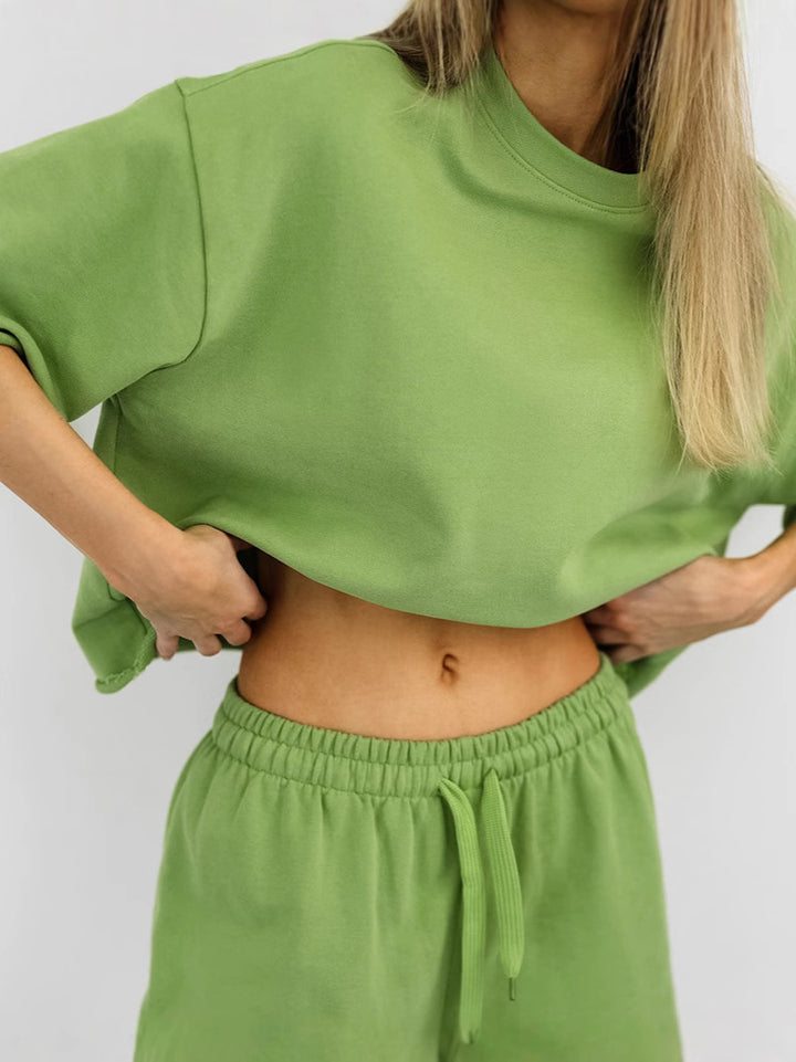 Dame Lækkert fritidssæt med oversized overdel og shorts Stilla