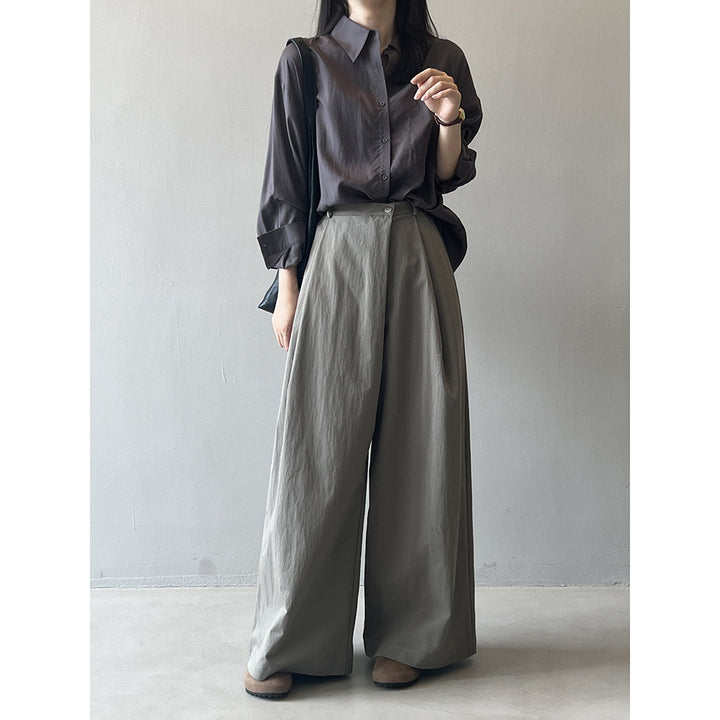 Dame elegant og luftig bluse med praktiske brystlommer og subtile ruffle detaljer Stilla