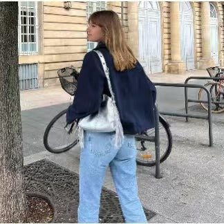 Kvindernes fashionable korte jakke i afslappet skæring med dobbelt knaplukning Stilla
