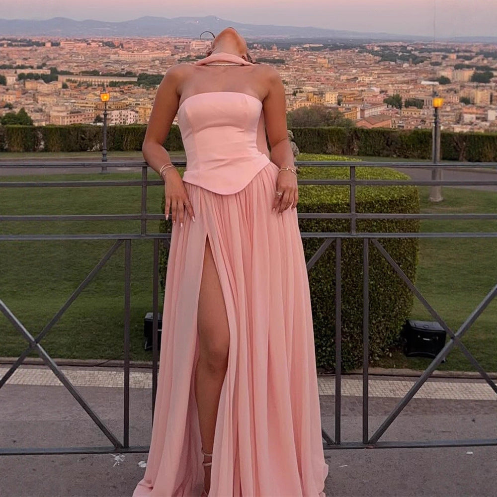 Dame skulderfri aftenkjole i flydende chiffon med elegant split Stilla