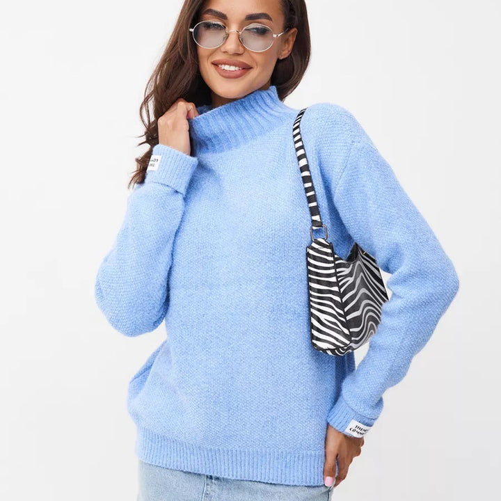 Kvinders højhalset sweater lavet af blød strik Stilla