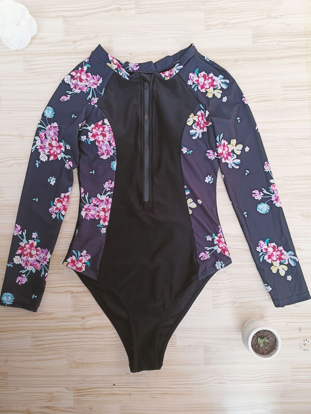 Dame Sporty Badebukser med moderne høj krave og farverigt blomsterdesign Stilla