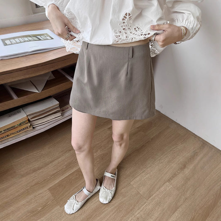 Dame moderigtig høj talje nederdel med elegant silhuet og praktiske lommer Stilla