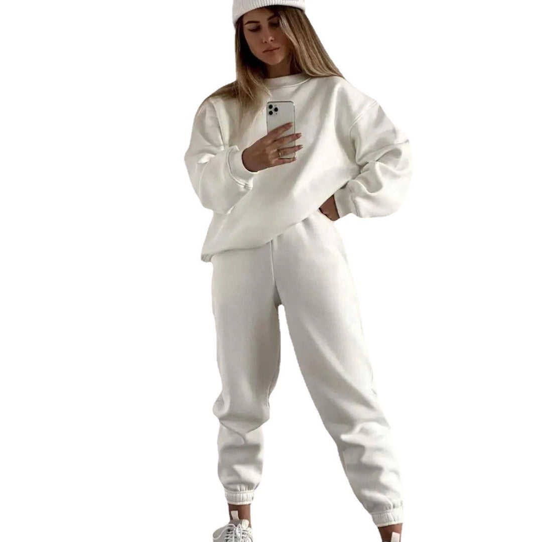 Kvinder casual sweatshirt og jogger sæt lavet af blødt materiale med elastisk talje og høj bærekomfort Skovae