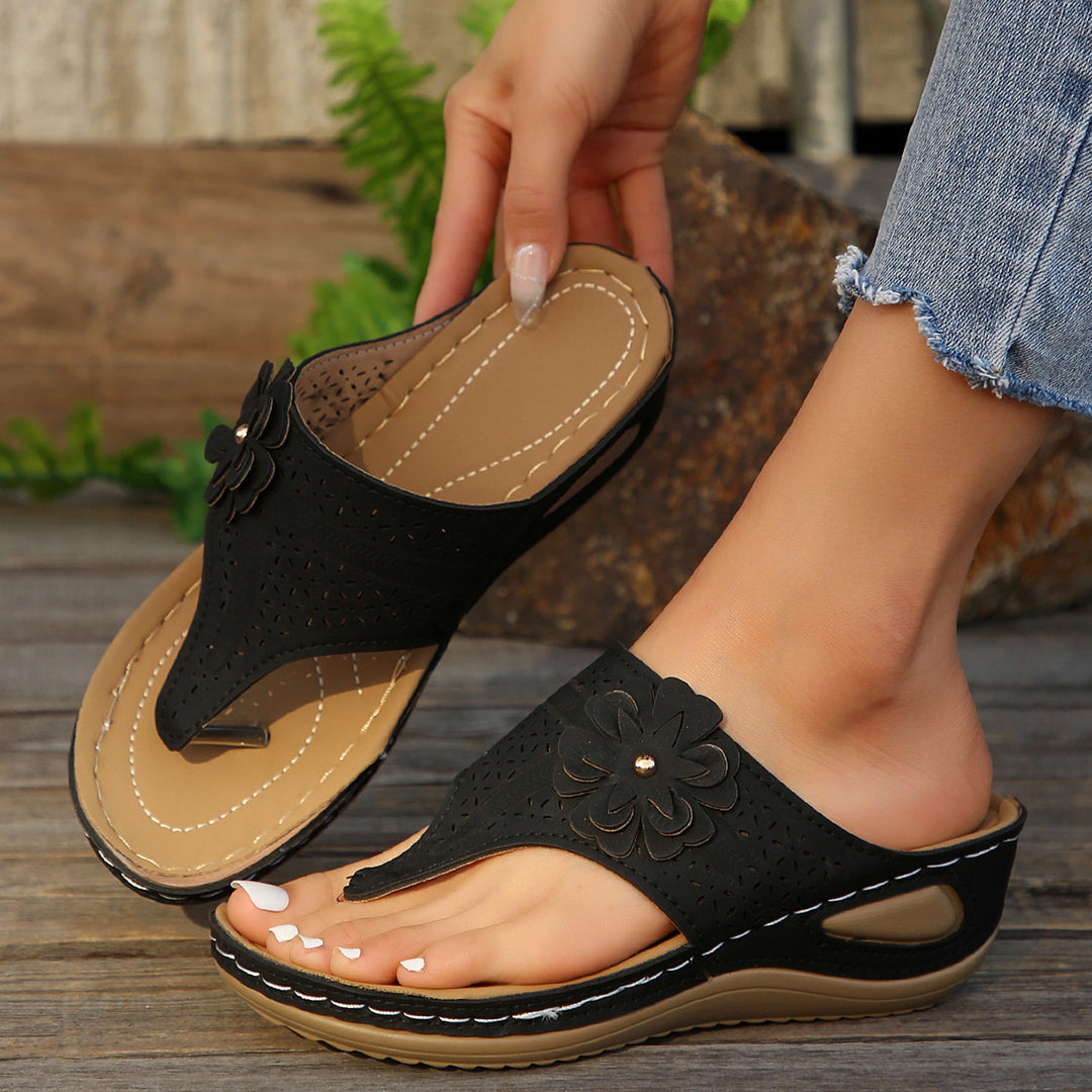 Dame flip-flops med stilfulde blomsterapplikationer og ergonomisk fodseng Stilla