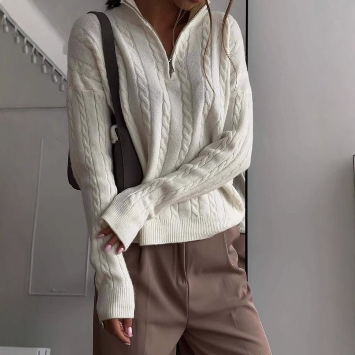 Kvinders stilfulde strikket sweater med høj krave og lynlås Skovae
